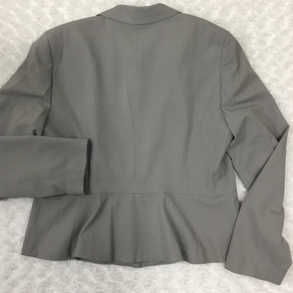 Ann Taylor The Petite One Button Size 0P Peplum Cropped Light Gray Blazer Jacket - Picture 6 of 8